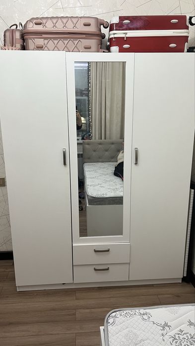 Продам шкаф белый