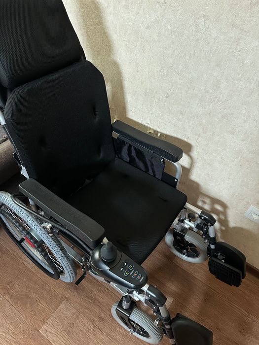 Инвалидное кресло-коляска с электроприводом