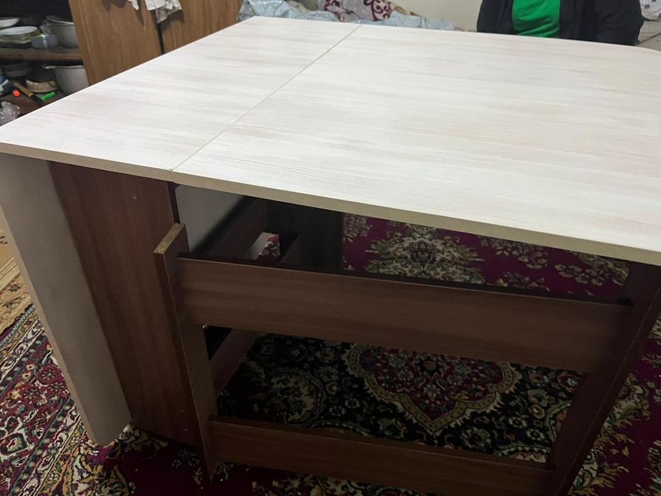 Стол  книжки Новые