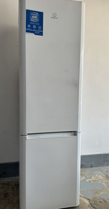 Продается холодильник INDESIT в отличном рабочем состоянии 90000тг