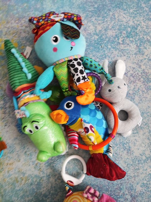 8 seturi  cu cite 4 jucarii lamaze si alte firme