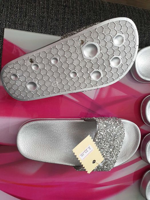 Намалени от 33 лв Детски чехли, сребро брокат номер 30 джапанки