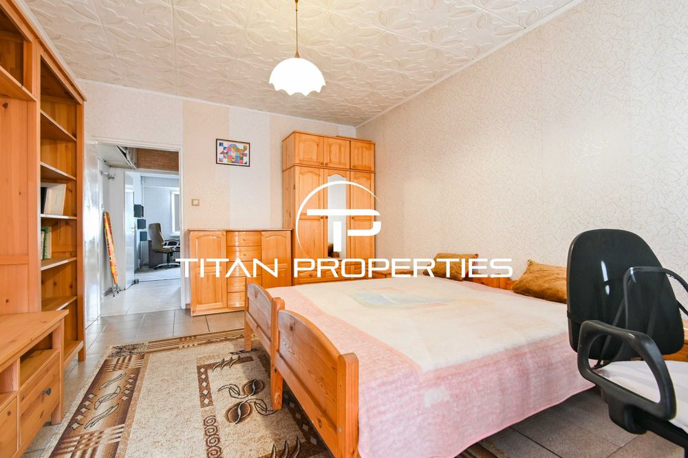 Дава се под наем Тристаен апартамент в София, Света Троица - 110 кв.м за 663 € - Снимка #11