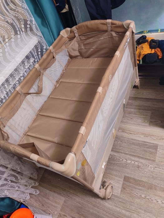 Продается кровать манеж