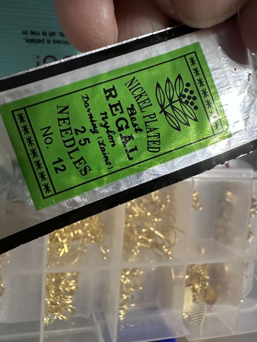 Бисер, нитки иголки