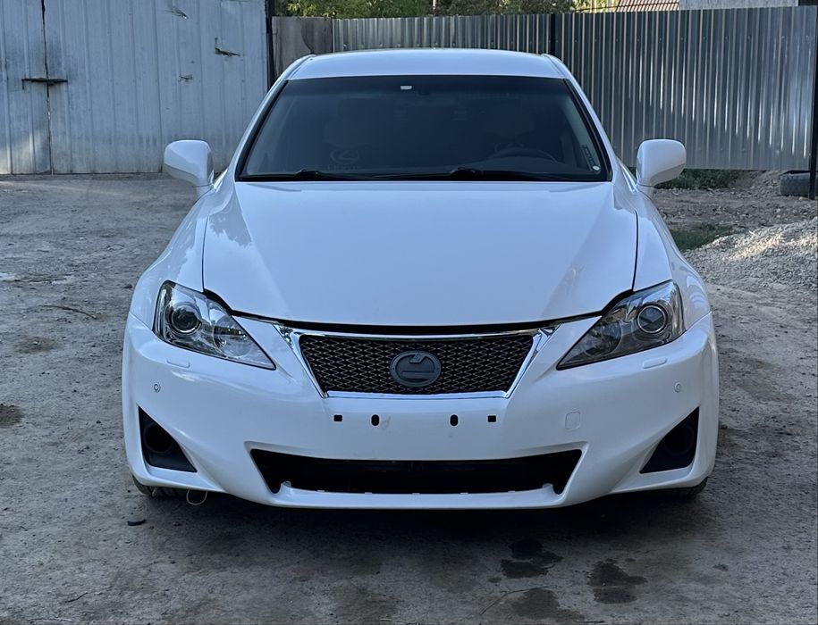 Стекла фар lexus is250