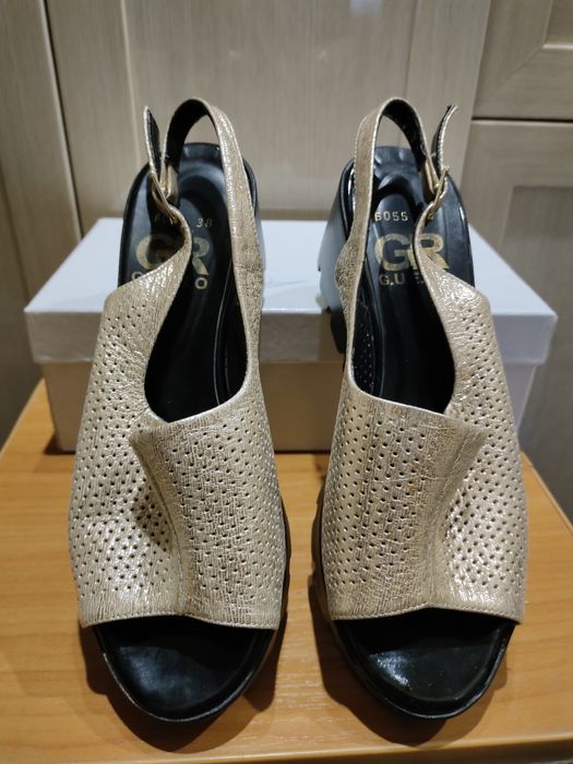 Продам босоножки летние