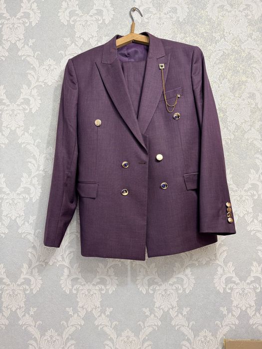 Продам мужские костюмы