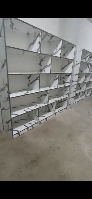 Doʼkon uchun polkalar sotiladi