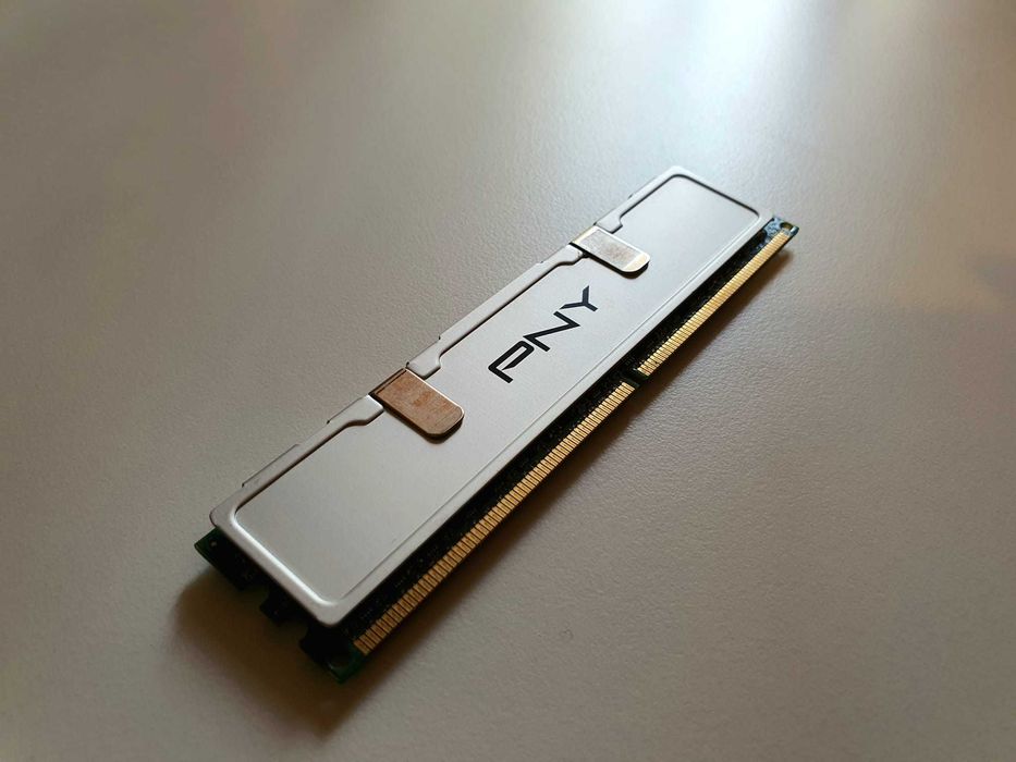 Set 2GB RAM DDR2 (G.SKILL CL4 + PNY CL5) 800MHz, funcționale