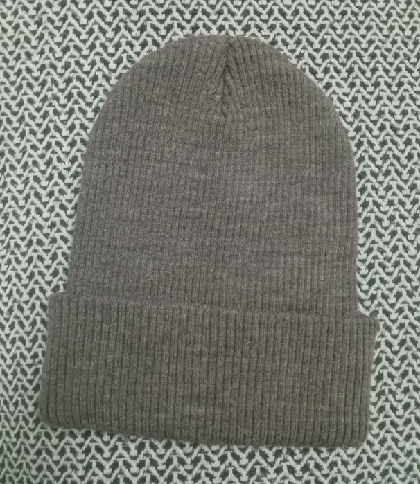 Женские головные уборы срочно 1500