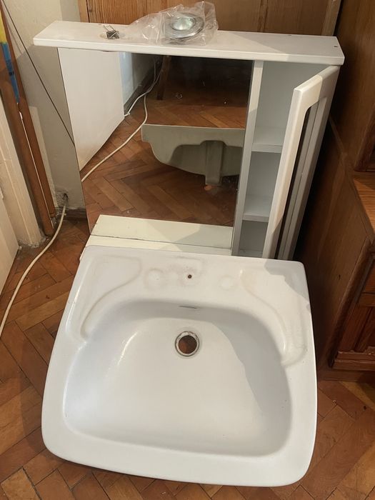 De vanzare set mobilier pentru baie, chiuveta