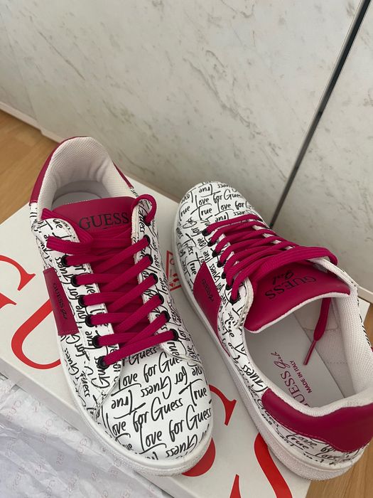 Обувки Guess в розов цвят