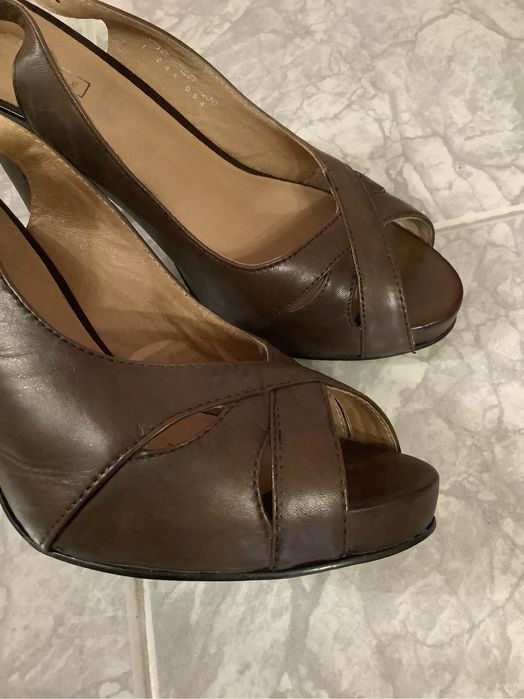 Чисто нови елегантни сандали