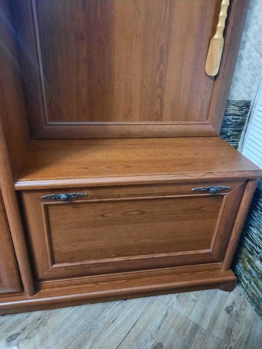 Шкаф в прихожую с зеркалом б/у