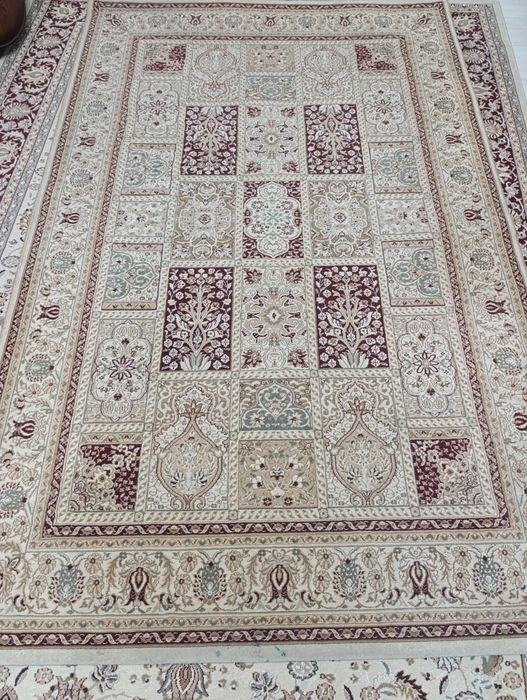 Продам ковер, люстру