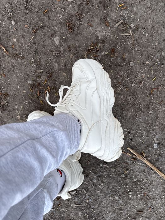 отдам кроссовки белые