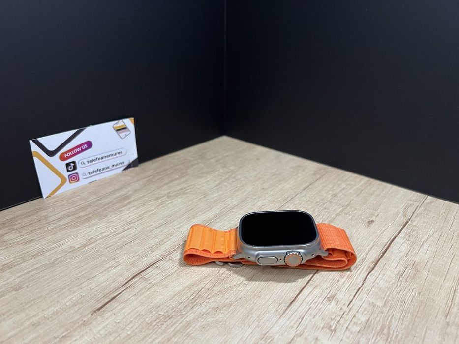 Apple Watch Ultra 49mm Natural Titanium Orange Alpine Loop Second-Hand