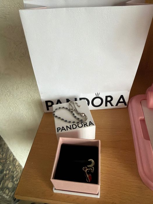 Оригинална гривна и талисман Pandora