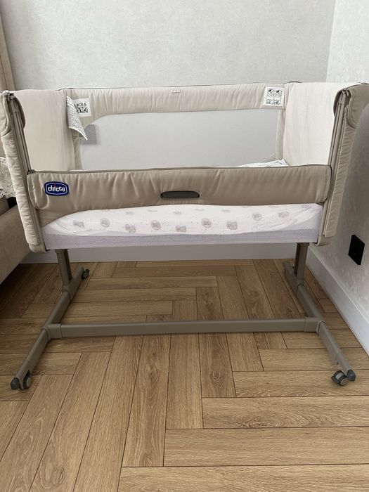 Продается кроватка-манеж chicco