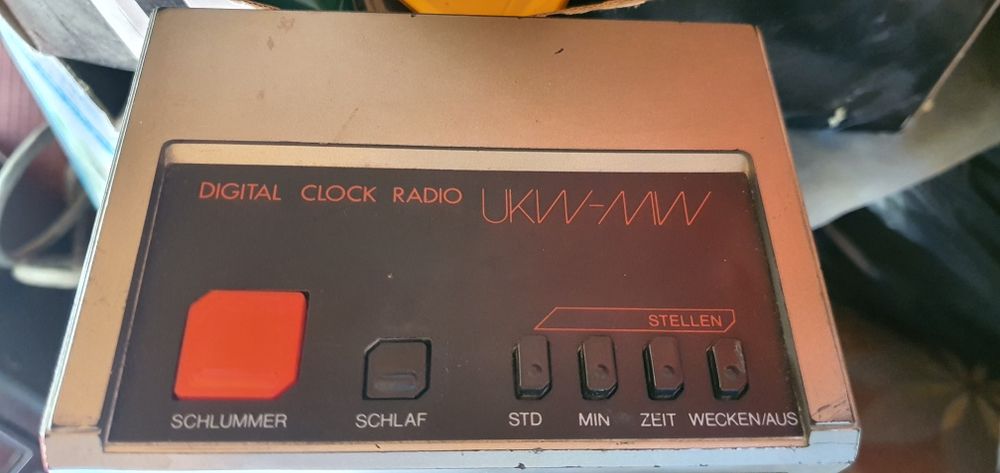 Радиочасовник Universum