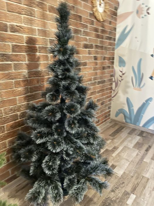 Изкуствена елха с бели връхчета