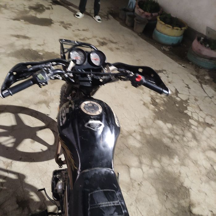 Мотоцикл Сузуки GSX на ходу