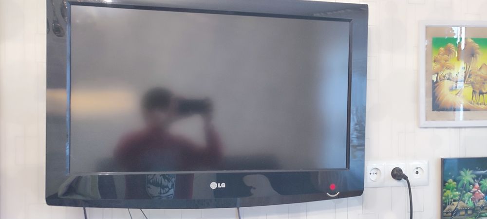 Продаю старый телевизор LG