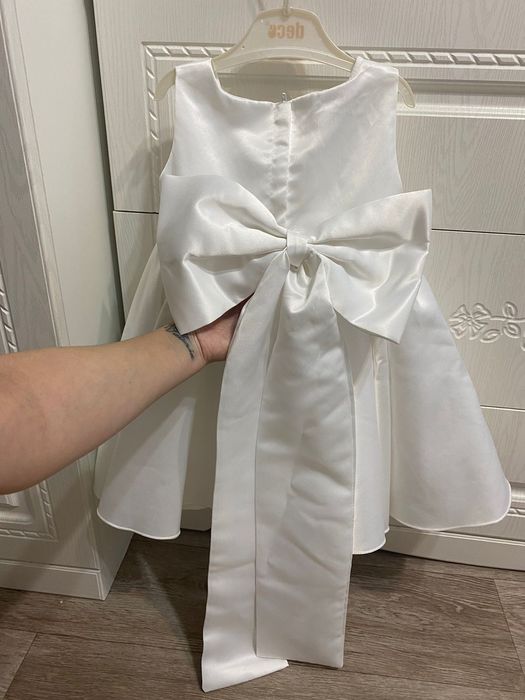 Платье детское атласное.