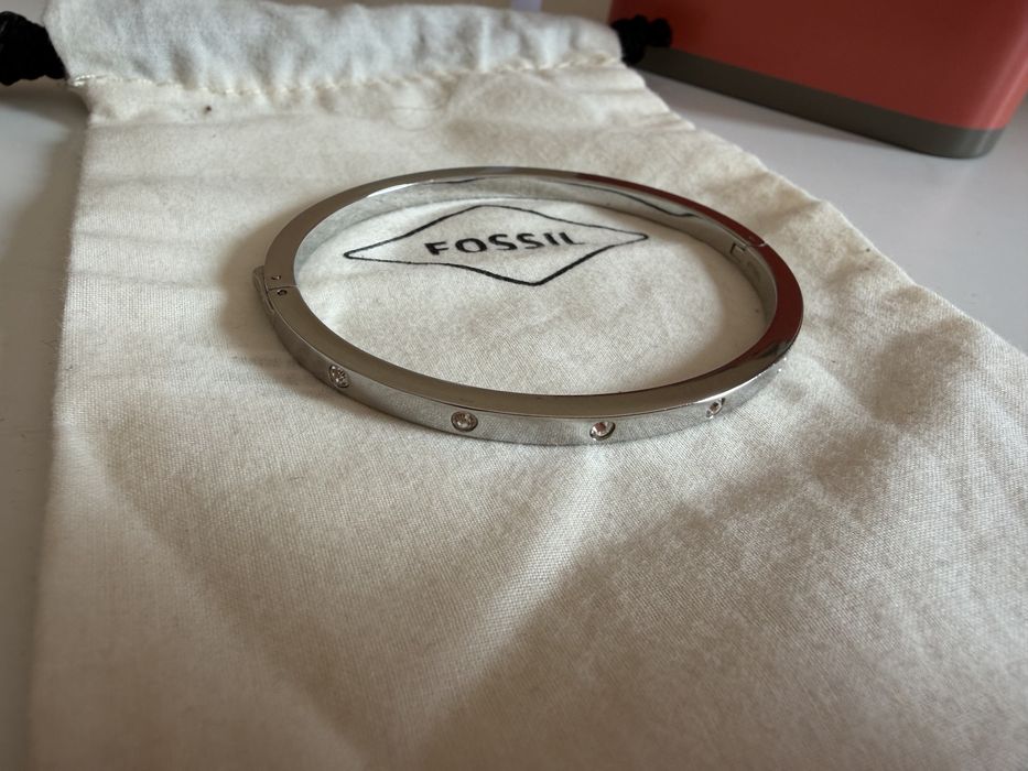 Fossil твърда гривна
