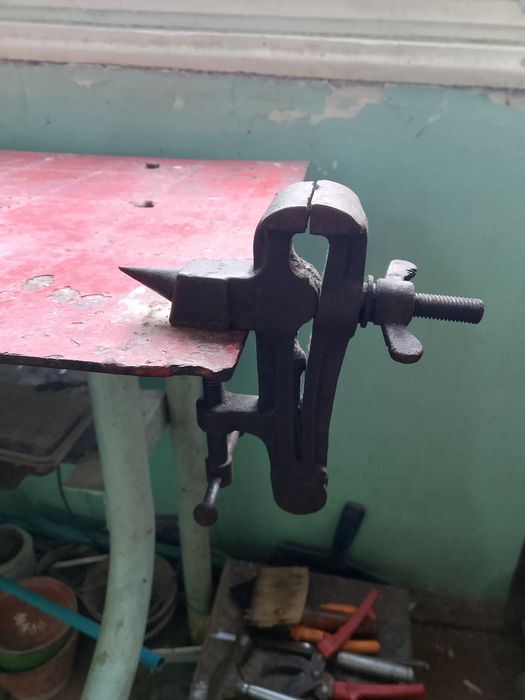 Верстак слесарный