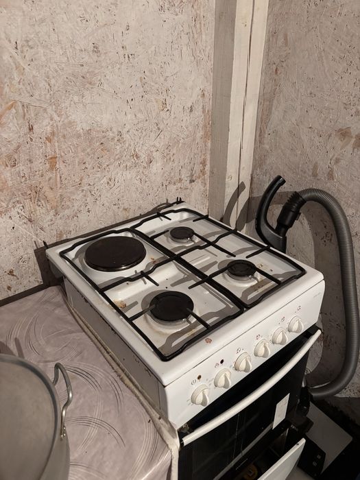 Продам газовую плиту