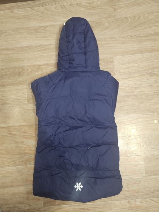 Продам зимние куртки на девочку