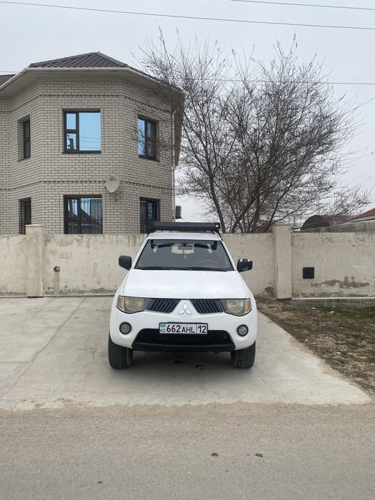 Автомобил л200