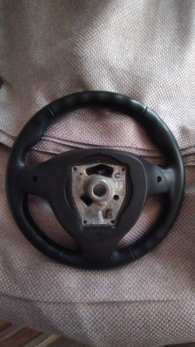 Volan BMW Seria 5 F10/F11 multifuncțional.