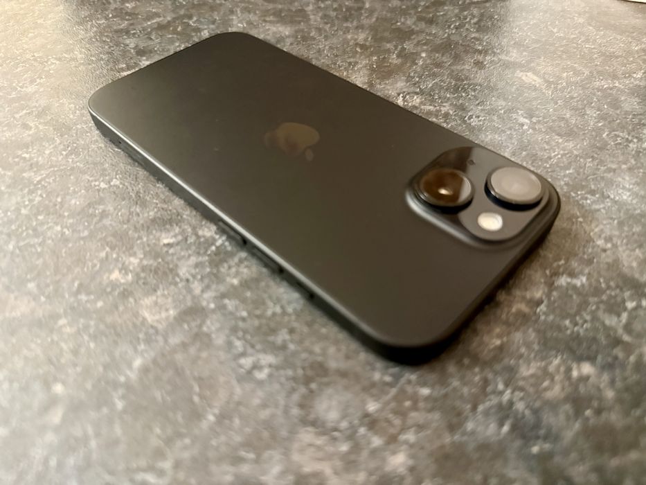 iPhone 15 128 gb neverlocked 85% + apple watch SE gen 2 44 mm Midnight 100% + apple watch serie 4 40 mm rose gold 80%
