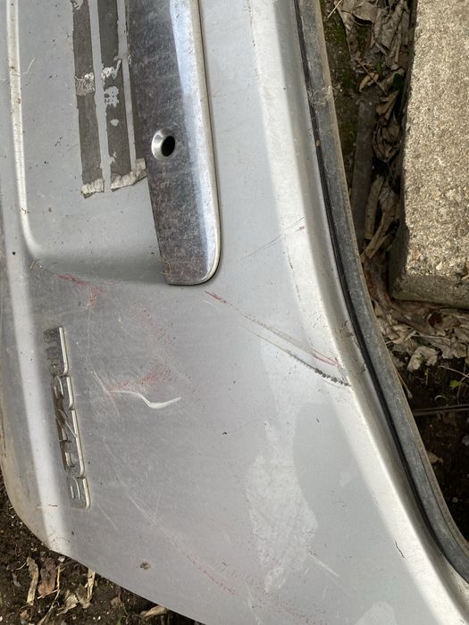 Дверь багажника mazda tribute