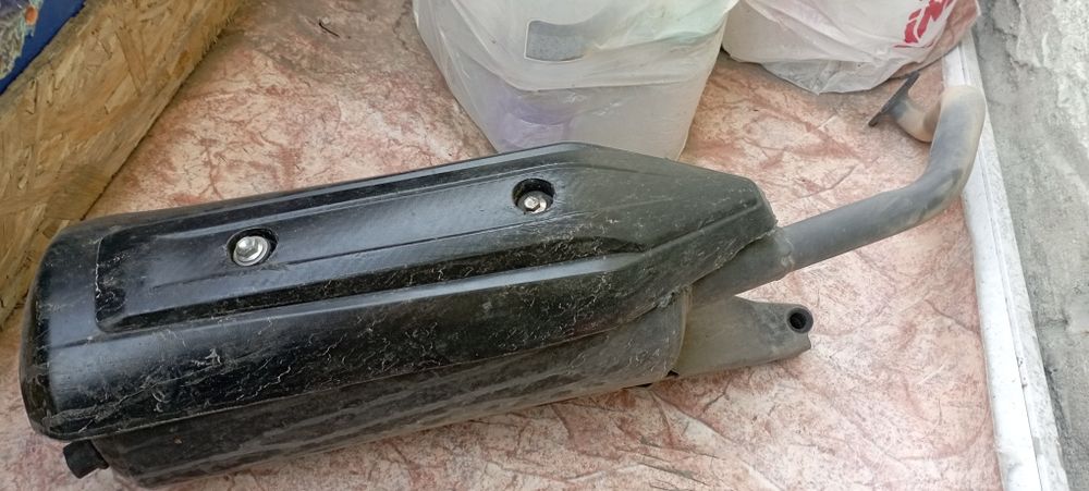 Продам задний багажник .Труба выхлопная.