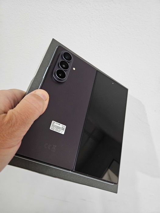 Samsung Galaxy Z Fold 8 ultra 256 gb la cutie.