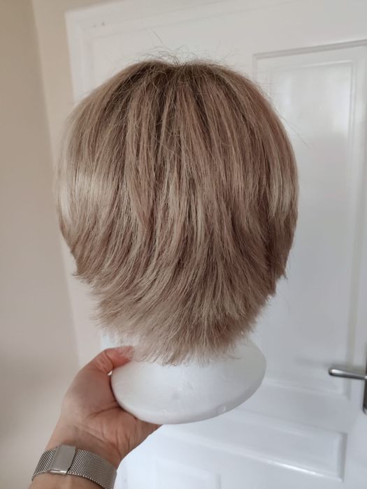 Продавам Перука.