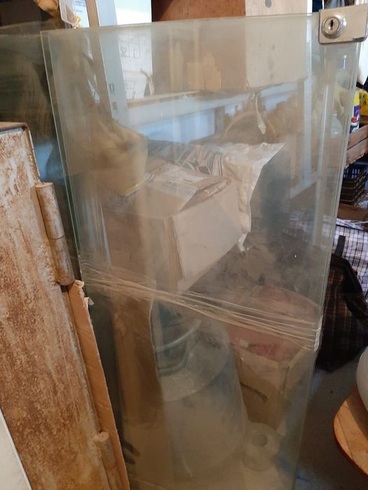 Продаю стекло толщина 3мм