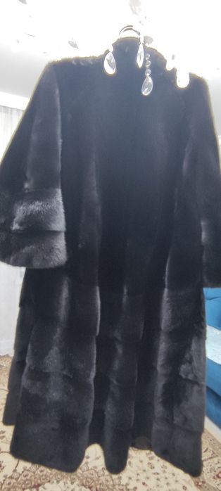 Шуба норковая черного цвета
