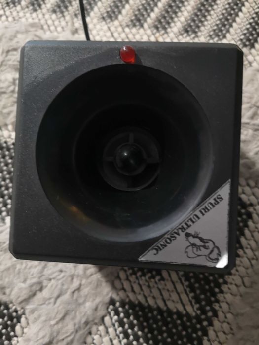 Aparat Profesional Anti Soareci si Sobolani Ultrasonic 500 m²