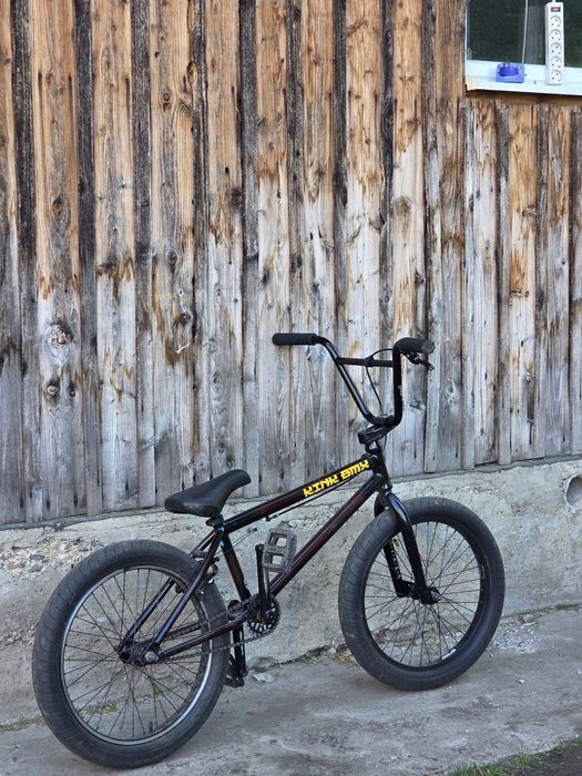 Велосипед BMX в хорошем состоянии
