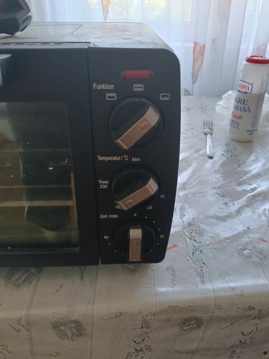 Cuptor cu încălzire jos și sus
