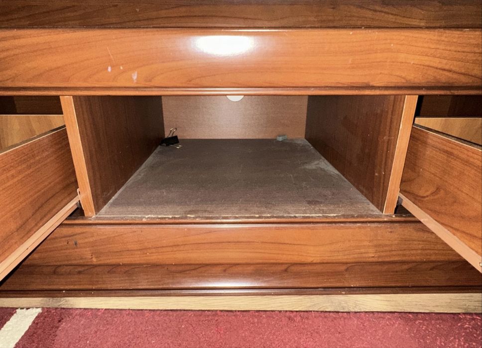 Продам 2 шкафа, 1 навесной