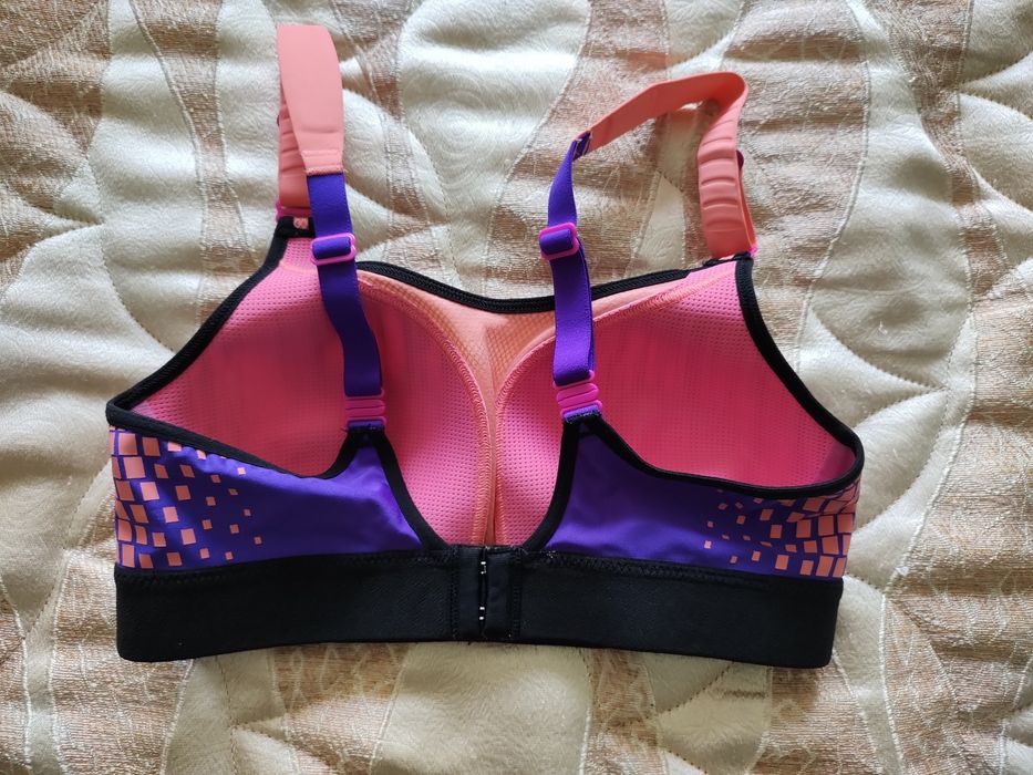 Нови спортни сутиени
