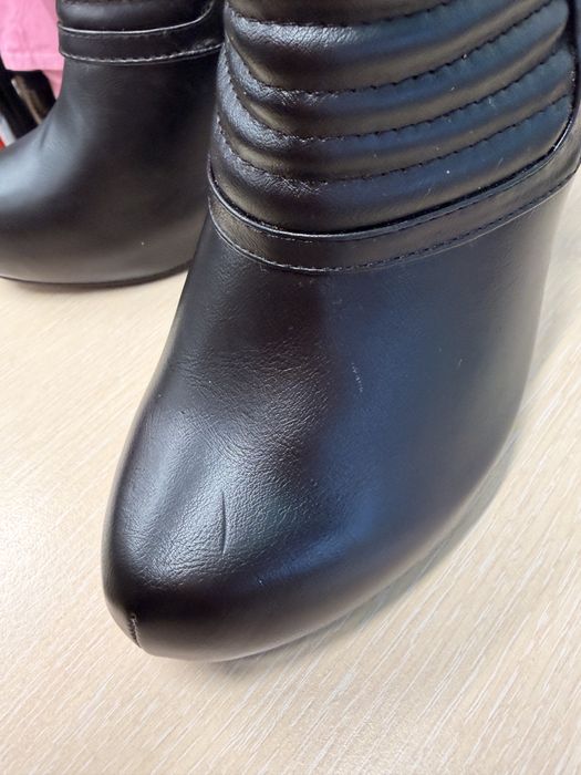 Дамски боти на ток