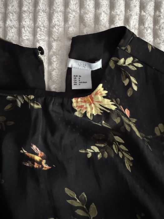 Рокли на цветя в черно