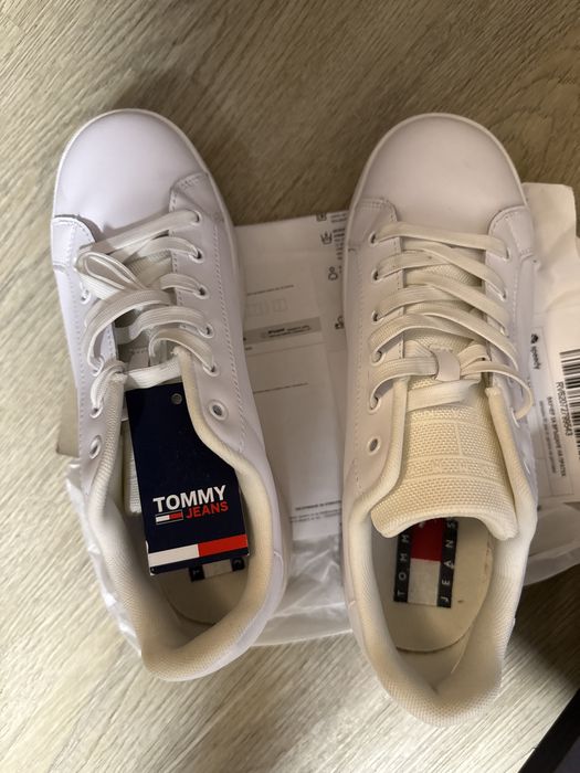 Маратонки Michael Michael Kors и маратонки Tommy Hilfiger